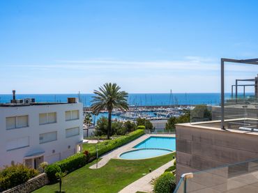 Semi-detached house with pool for sale in Carrer dels Pins 5