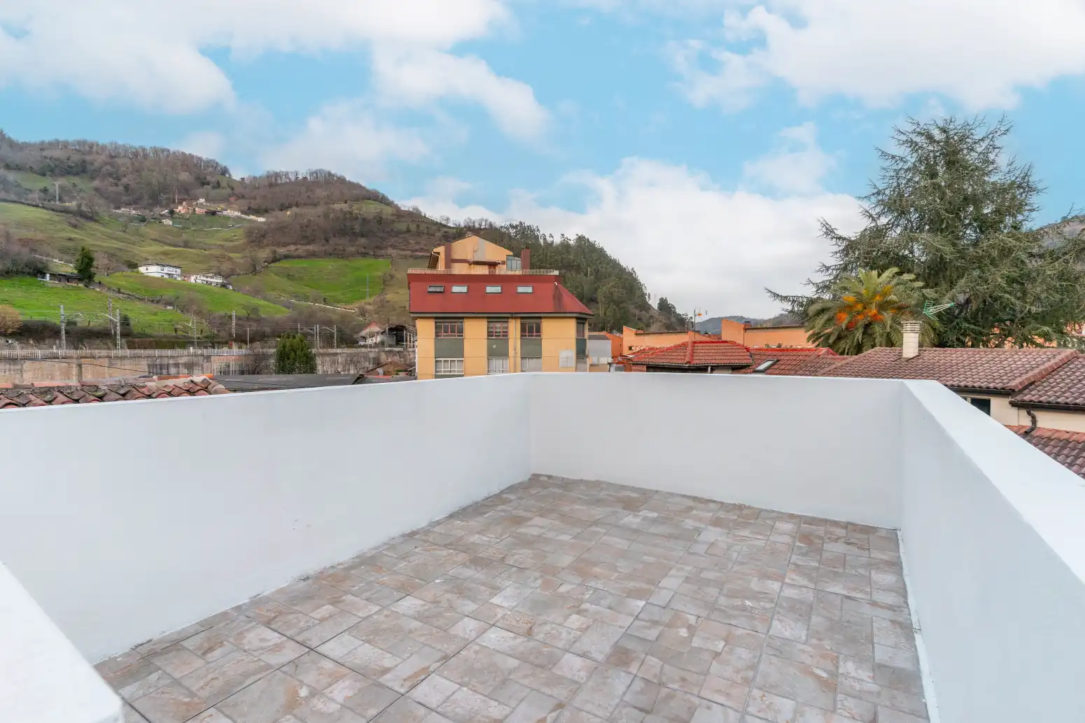 Terrasse von Einfamilien-Reihenhaus zum Verkauf in Mieres (Asturias) mit Heizung, Terrasse und Abstellraum
