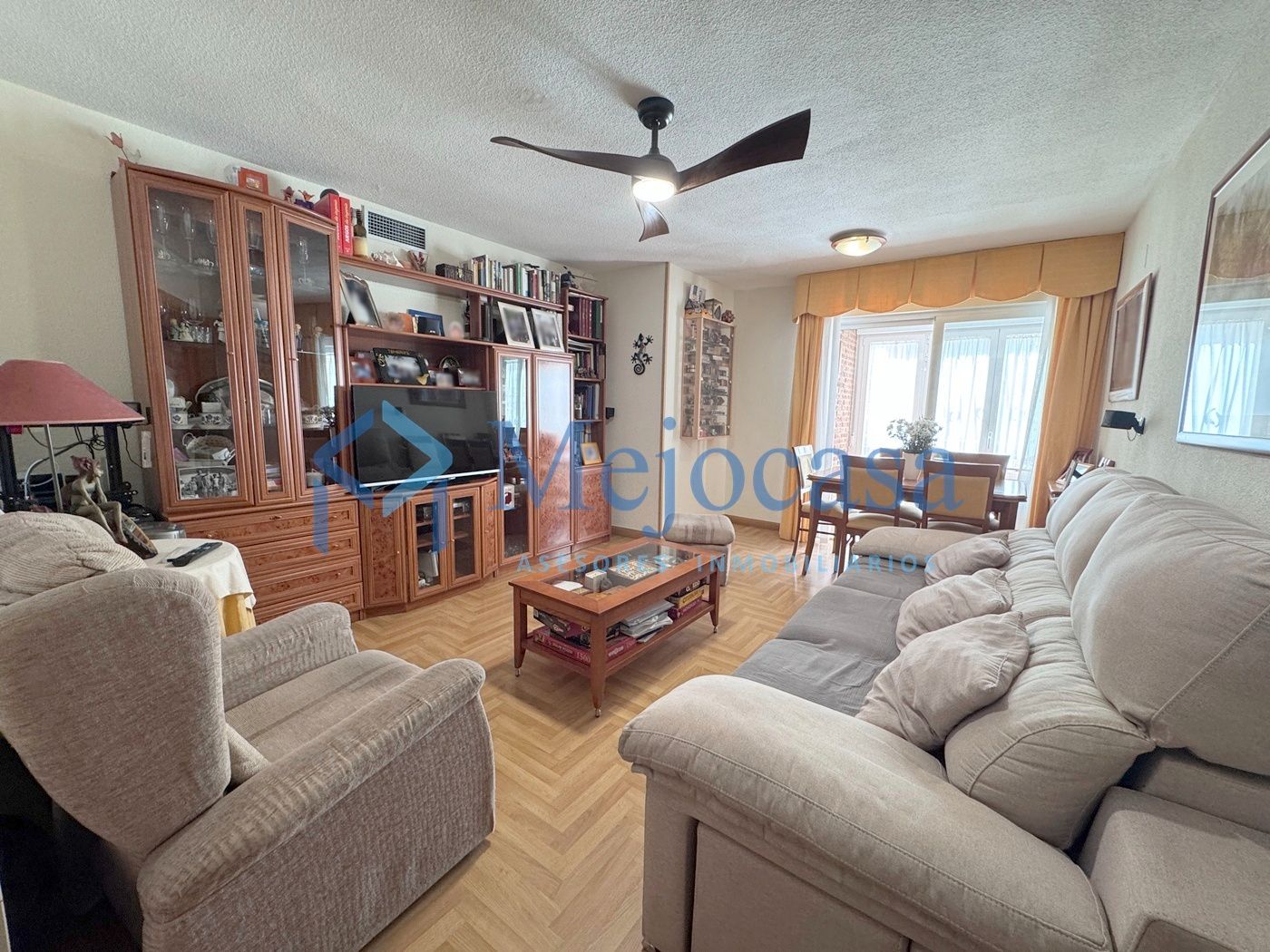 Living room of Flat for sale in  Madrid Capital  with Air Conditioner, Heating and Parquet flooring