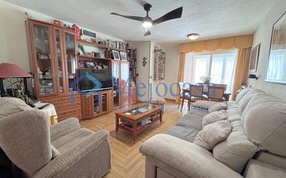 Living room of Flat for sale in  Madrid Capital  with Air Conditioner, Heating and Parquet flooring
