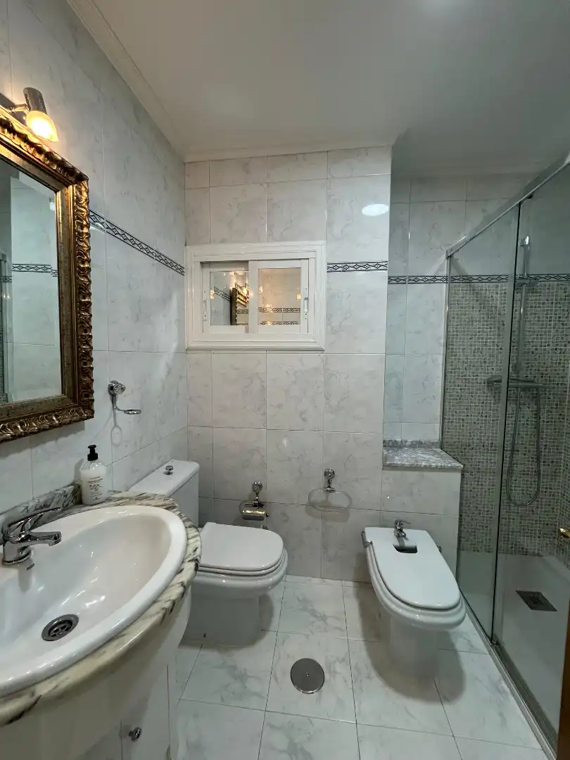 Bathroom of Flat for share in Ourense Capital   with Heating, Furnished and Oven