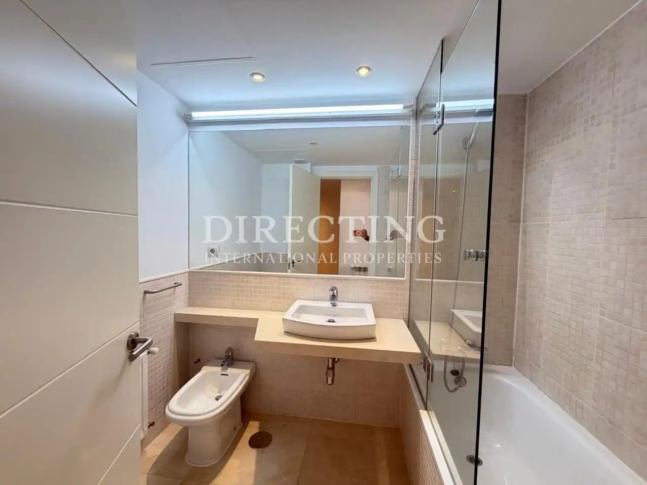 Baño de Piso de alquiler en Madrid con Aire acondicionado y Calefacción