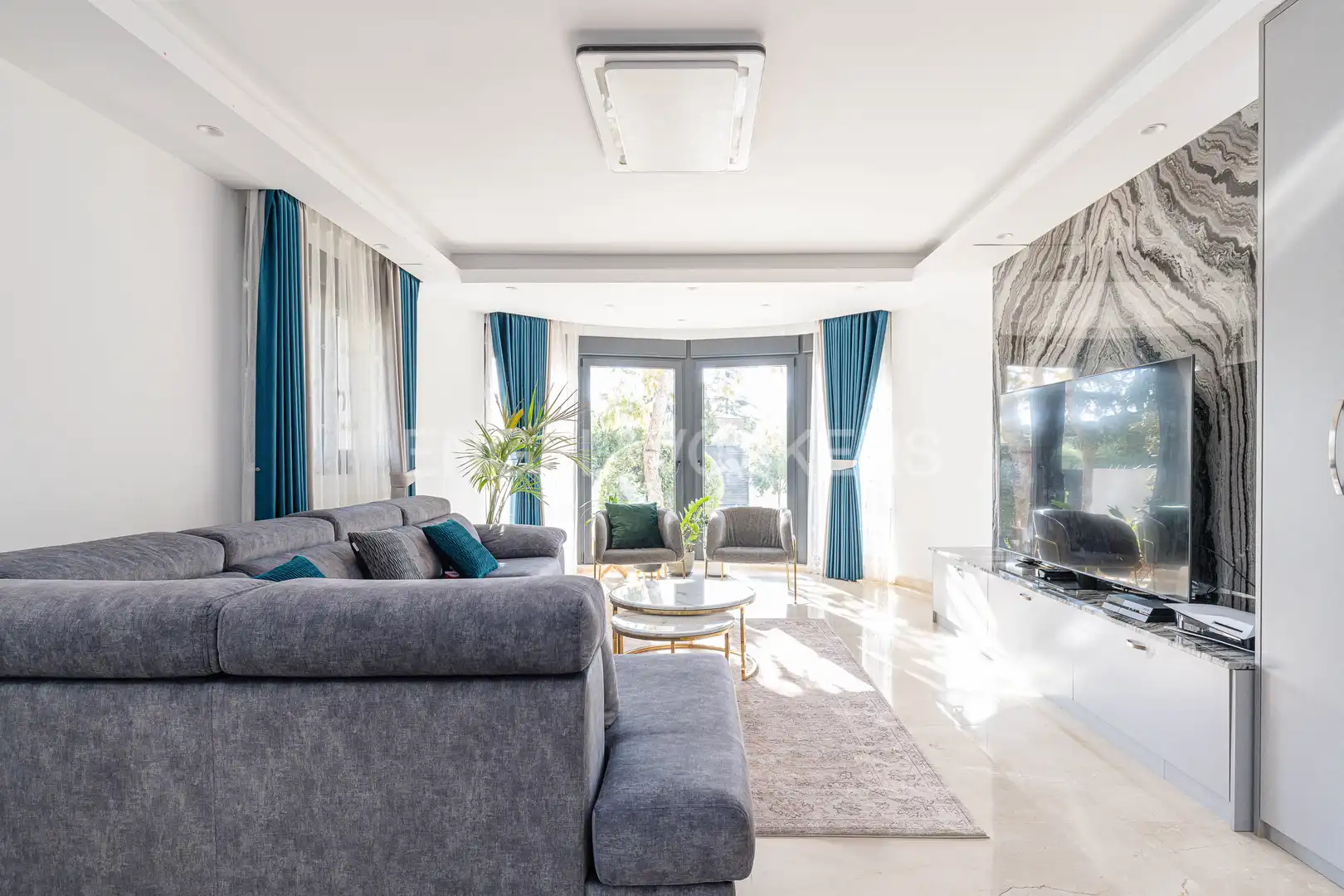 Sala de estar de Casa o chalet en venta en Boadilla del Monte con Aire acondicionado, Calefacción y Jardín privado