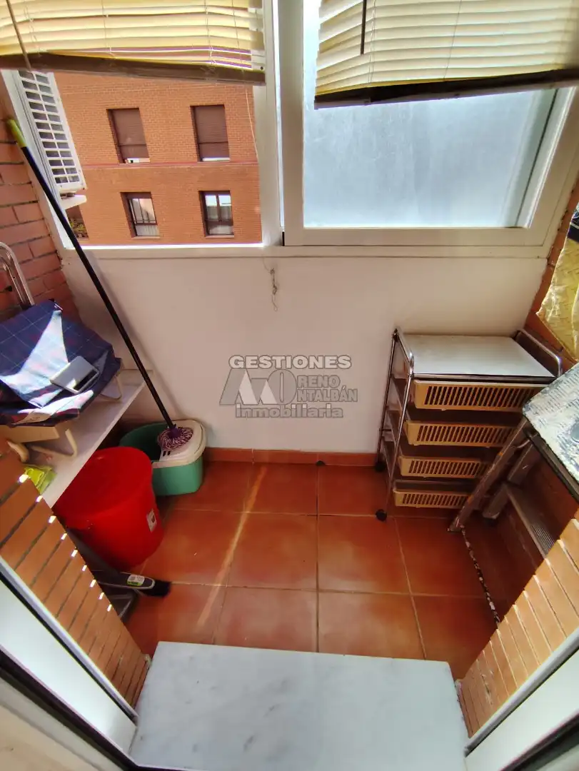 Bedroom of Flat for share in Granada  with Heating, Parquet flooring and Furnished