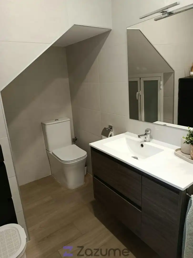 Baño de Piso de alquiler en Pizarra con Aire acondicionado, Calefacción y Jardín privado