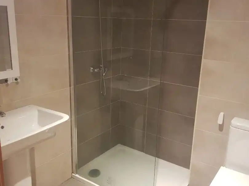 Baño de Casa o chalet de alquiler en Valverde de la Virgen con Calefacción, Jardín privado y Terraza