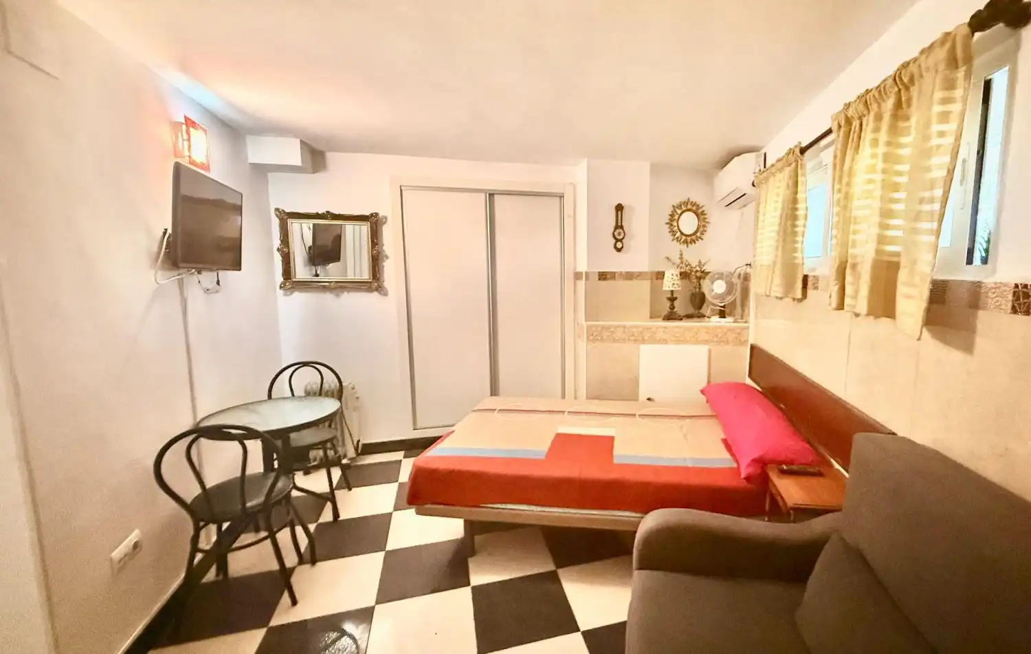 Wohnung zum Verkauf in Torremolinos mit Klimaanlage, Terrasse und Gemeinschaftspool