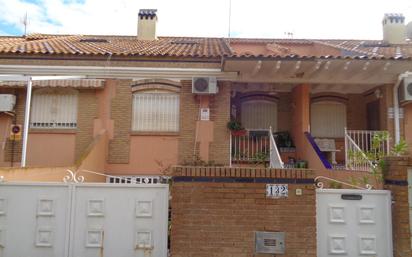 Vista exterior de Pis en venda en Pilar de la Horadada amb Terrassa i Balcó