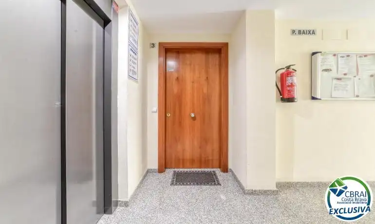 Planta baixa en venda en Roses amb Calefacció, Moblat i Piscina comunitària