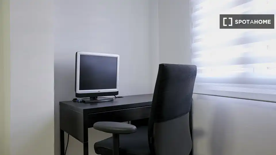 Flat for rent in Madrid  with Air Conditioner, Heating and Furnished