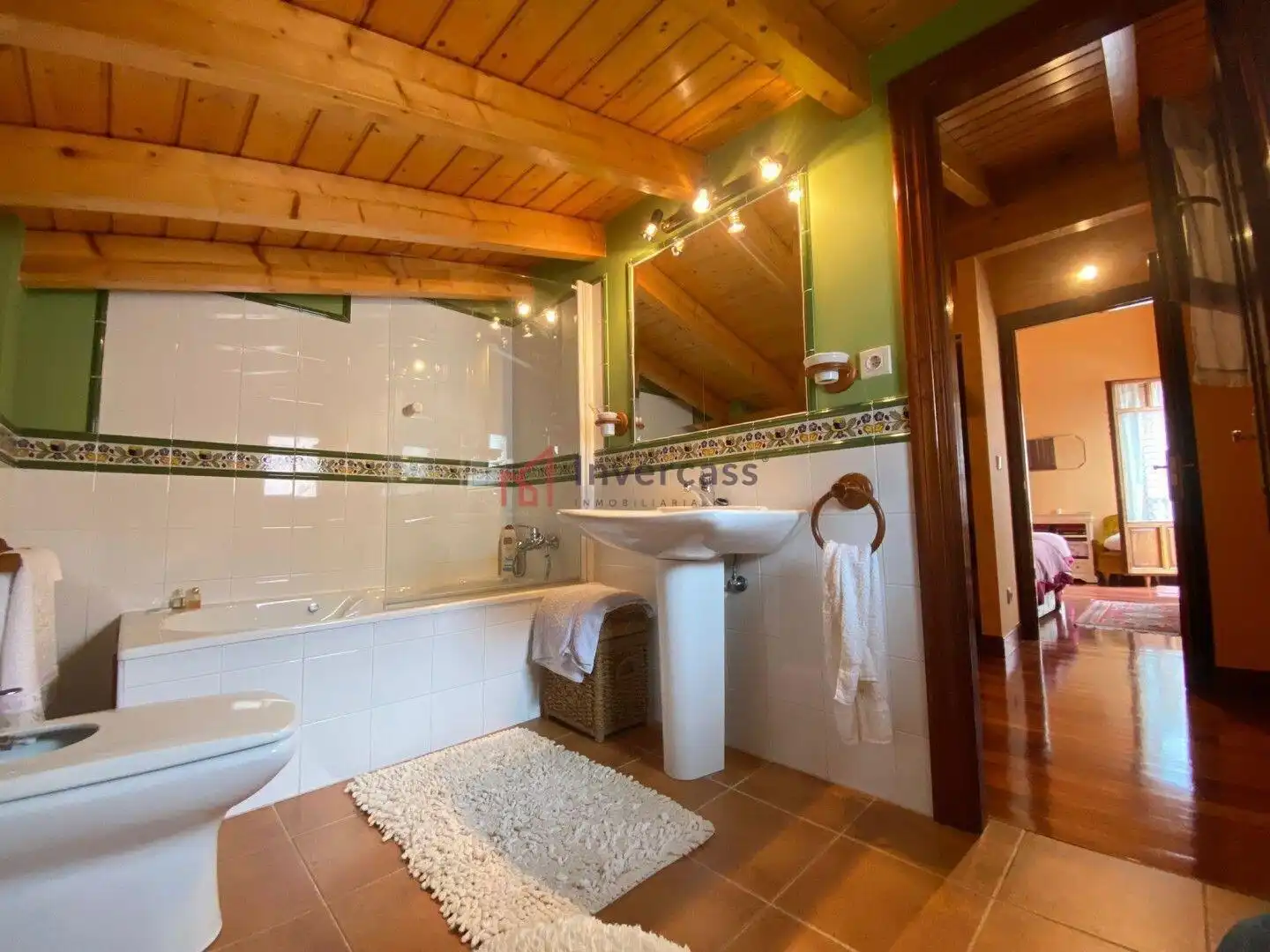 Bathroom of Houses for sale in Castro-Urdiales  with Private garden, Terrace and Storage room