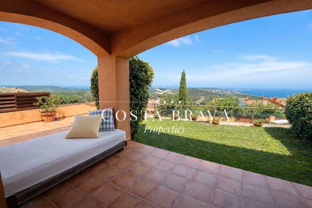 Casa adosada en Alquiler en Begur pueblo