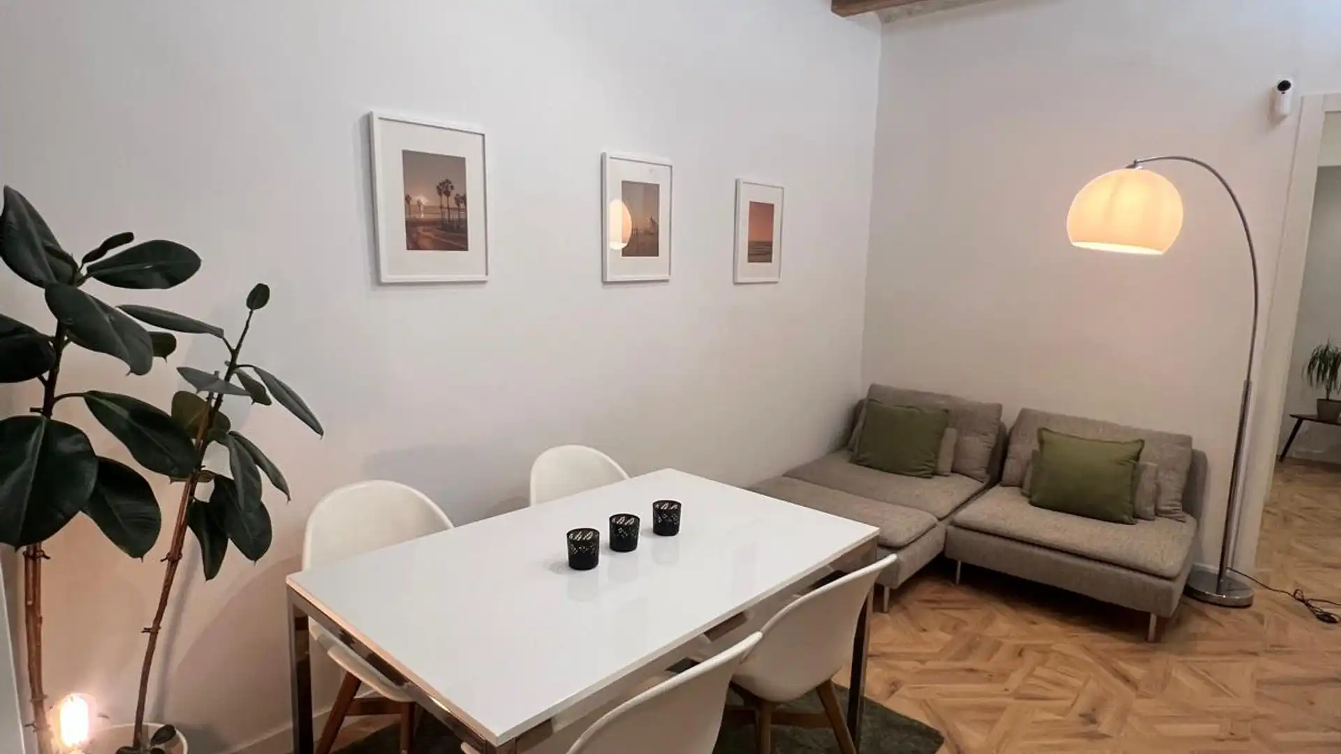 Menjador de Pis en venda en L'Hospitalet de Llobregat amb Balcó