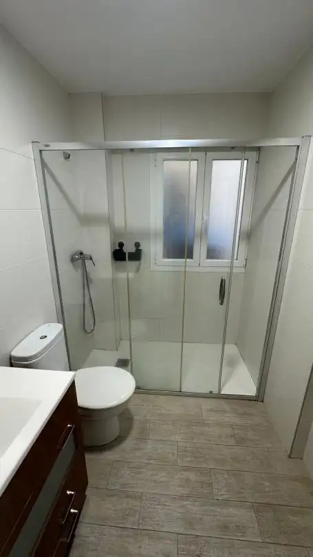 Badezimmer von Wohnung zum Verkauf in Vitoria - Gasteiz mit Heizung, Parkett und Möbliert