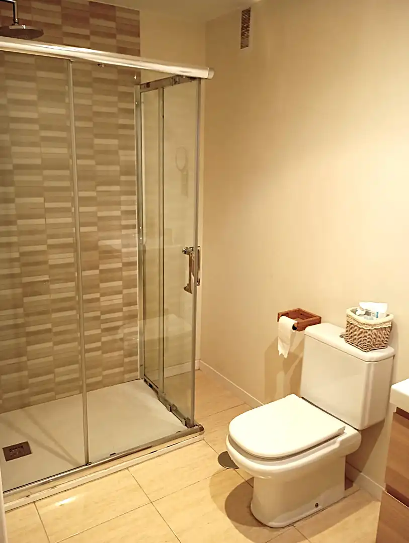 Badezimmer von Wohnung zum Verkauf in Aranjuez mit Klimaanlage, Heizung und Parkett