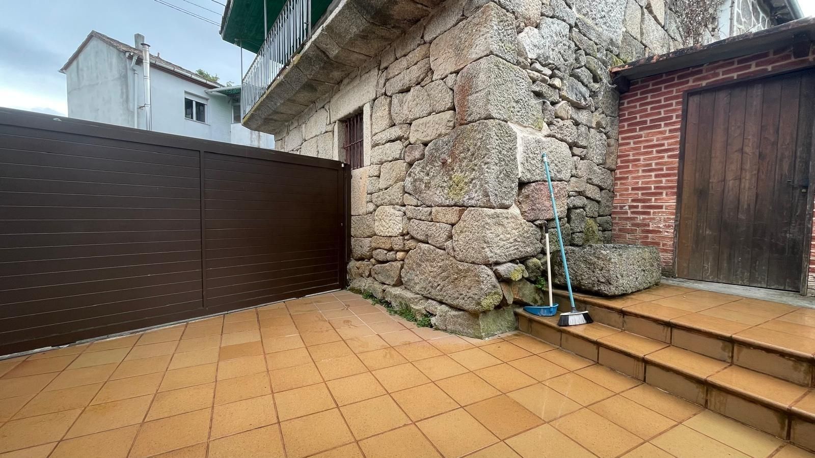 Vista exterior de Casa o xalet en venda en Allariz amb Calefacció, Jardí privat i Traster