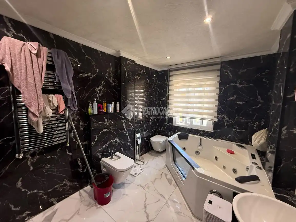 Bathroom of Flat for sale in Pintores - Ferial