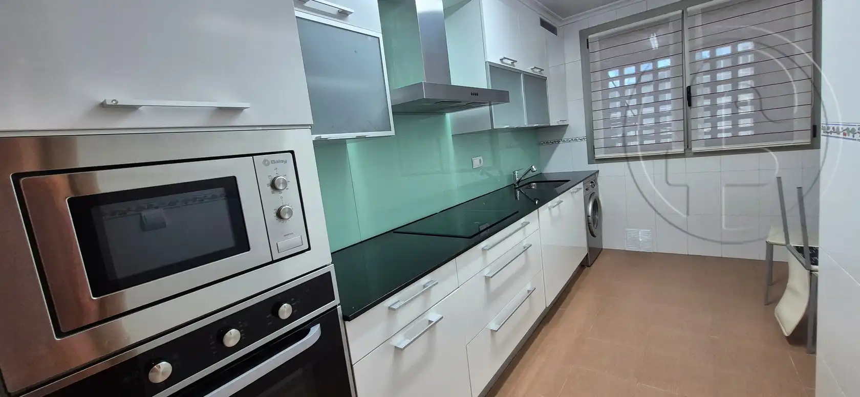 Cuina de Pis de lloguer en Santander amb Calefacció, Traster i Rentadora