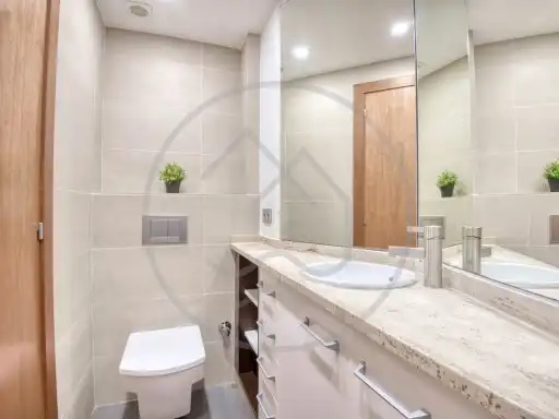 Baño de Piso en venta en Castell d'Aro, Platja d'Aro i s'Agaró con Aire acondicionado, Calefacción y Amueblado