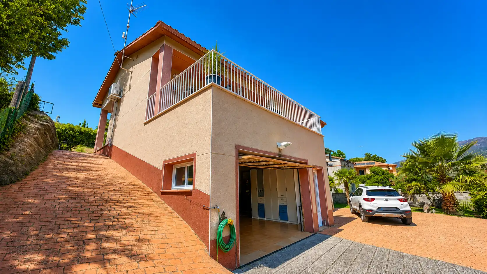 Exterior view of Houses for sale in Riells i Viabrea  with Private garden