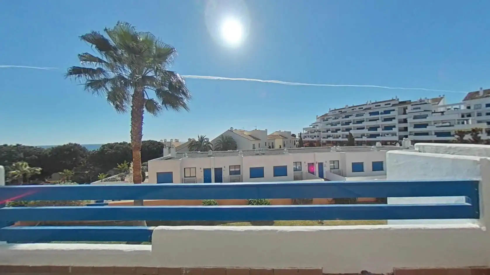 Vista exterior de Apartament en venda en Manilva amb Piscina