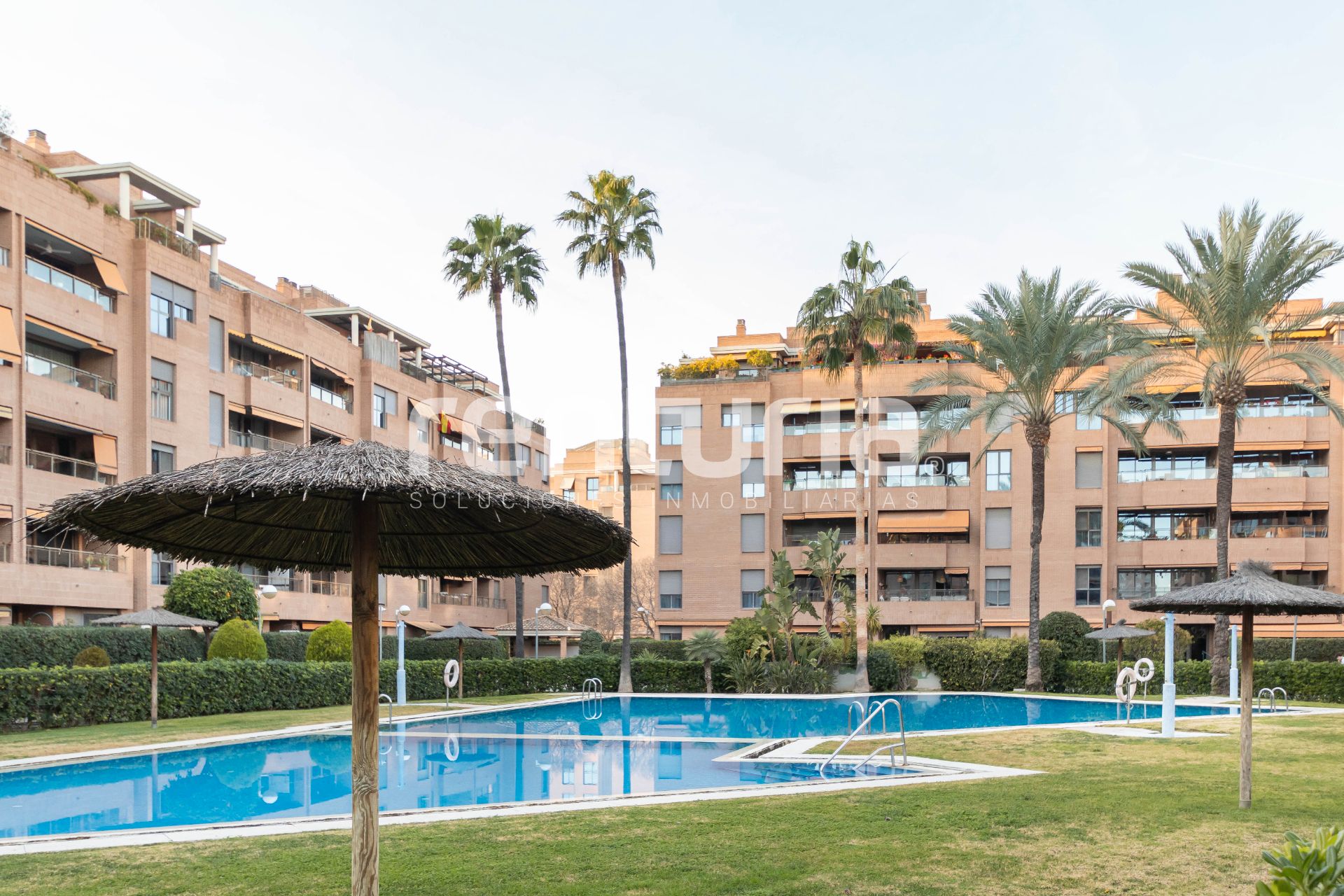 Exterior view of Flat for sale in  Valencia Capital  with Air Conditioner, Heating and Private garden