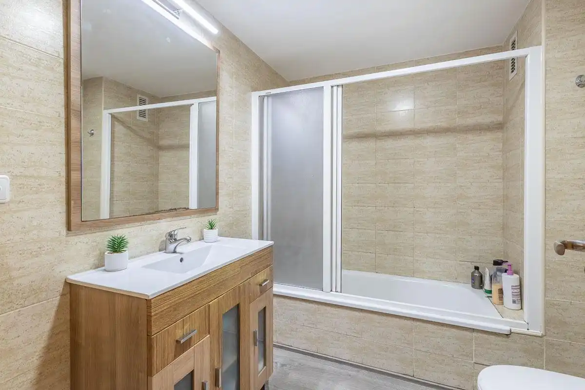 Bathroom of Flat for sale in Granada