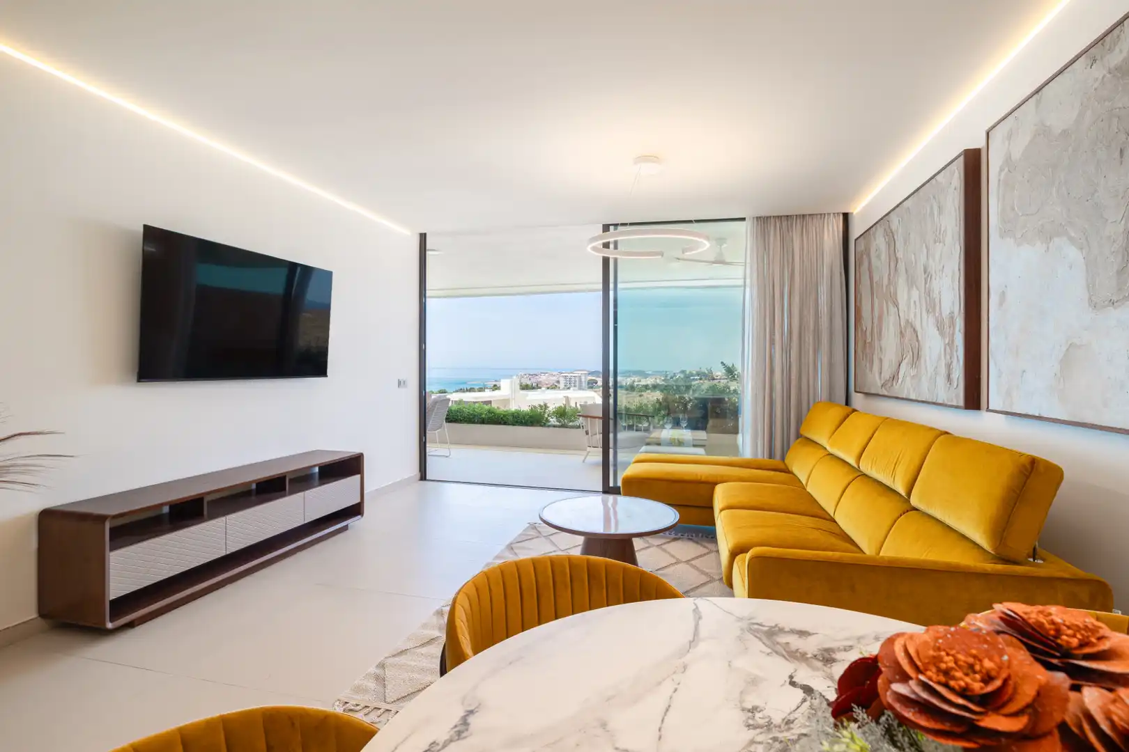 Sala d'estar de Pis de lloguer en Fuengirola amb Aire condicionat, Calefacció i Terrassa