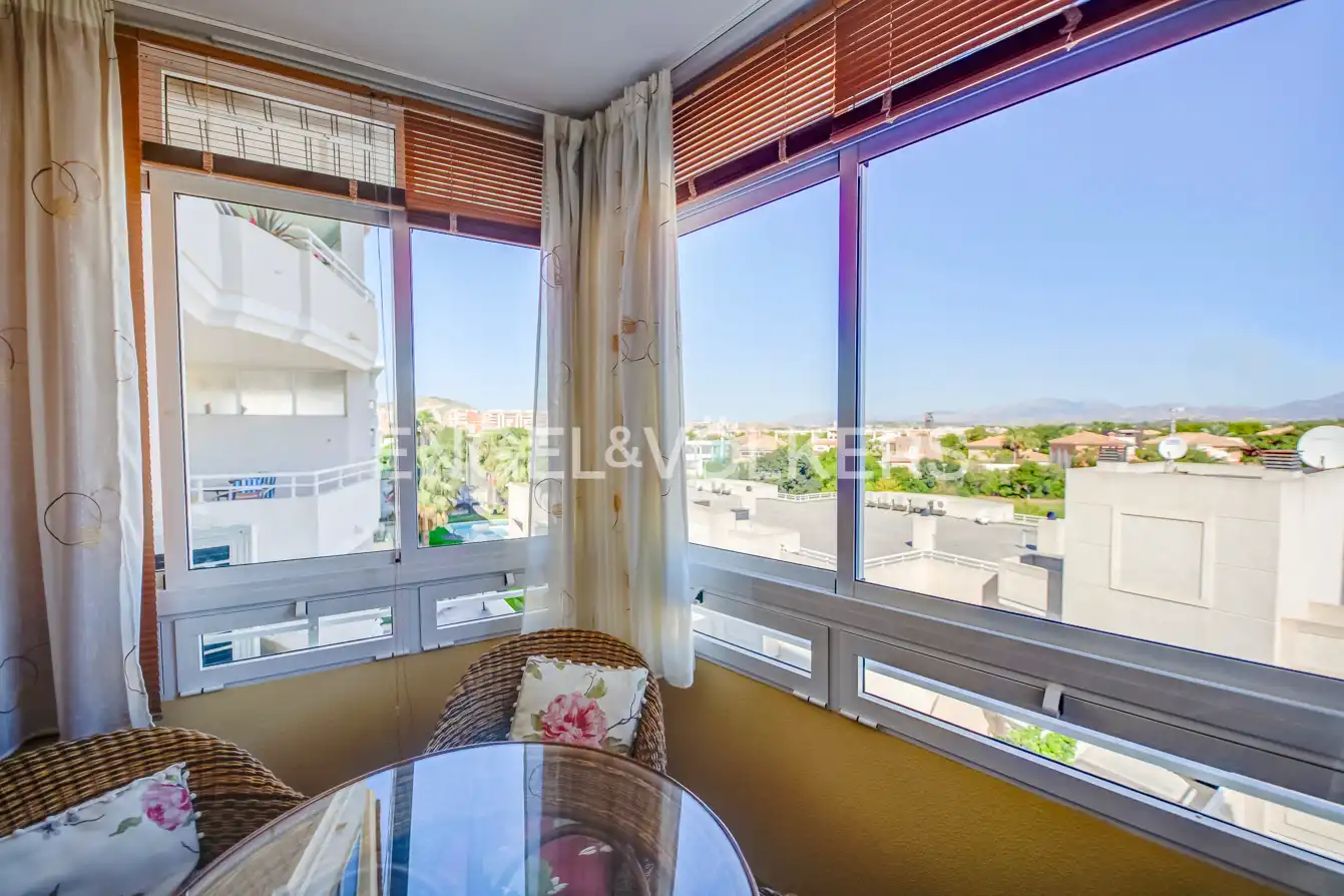 Vista exterior de Apartament de lloguer en Alicante / Alacant amb Aire condicionat, Moblat i Piscina comunitària