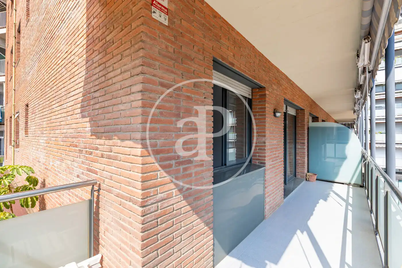 Vista exterior de Piso en venta en Barcelona con Aire acondicionado, Calefacción y Terraza