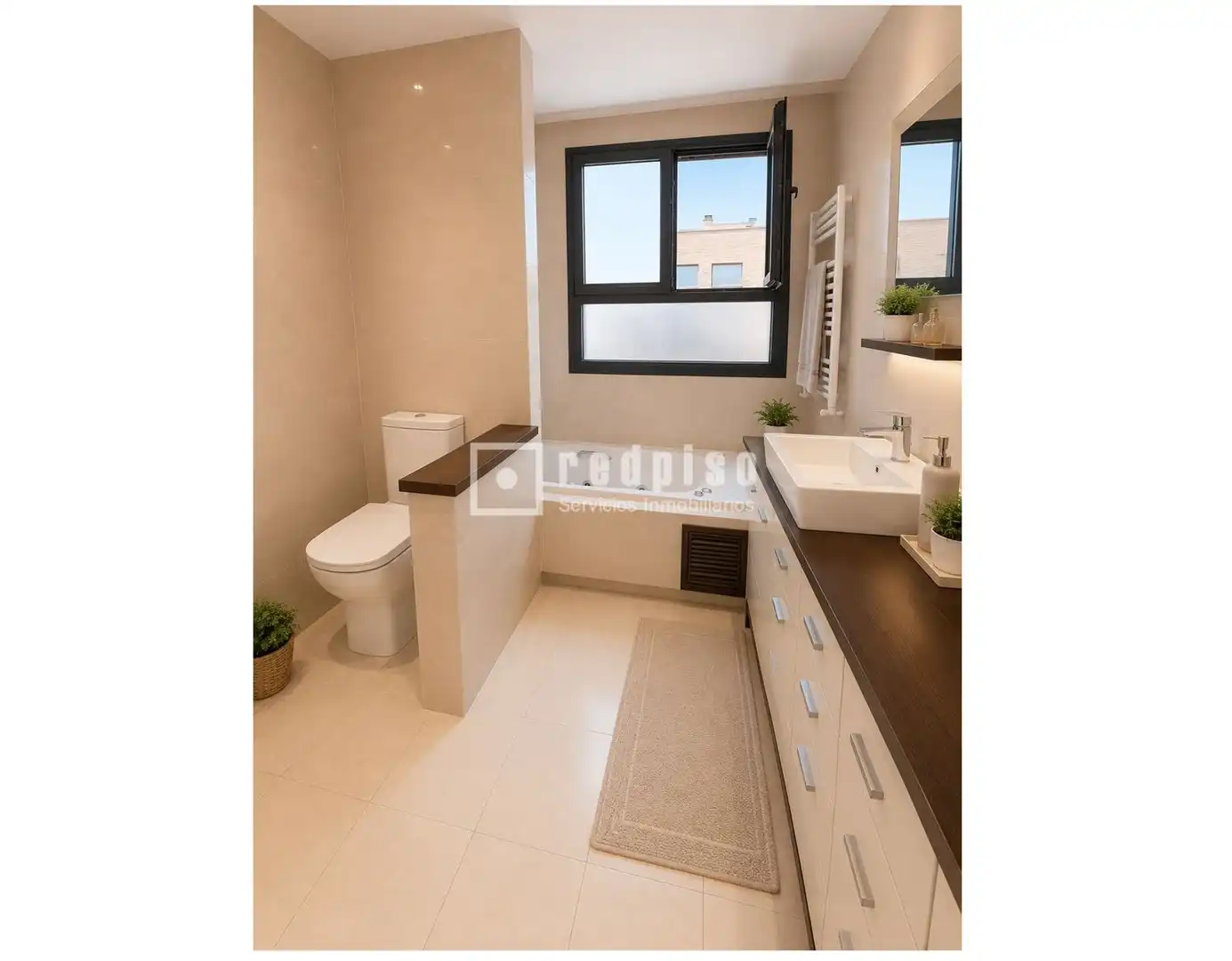 Baño de Piso en venta en Getafe con Aire acondicionado, Calefacción y Jardín privado