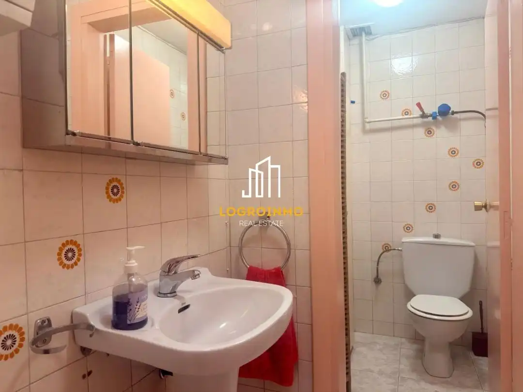Bathroom of Commercial properties for sale in  Logroño  with Furnished