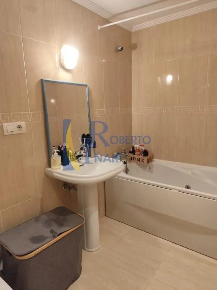 Bathroom of Flat for sale in Valencia de Don Juan  with Heating, Terrace and Storage room