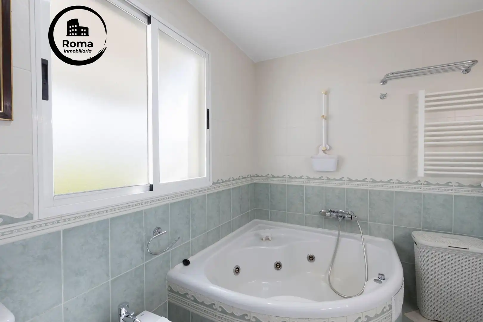 Baño de Casa o chalet en venta en Albolote con Aire acondicionado, Calefacción y Jardín privado