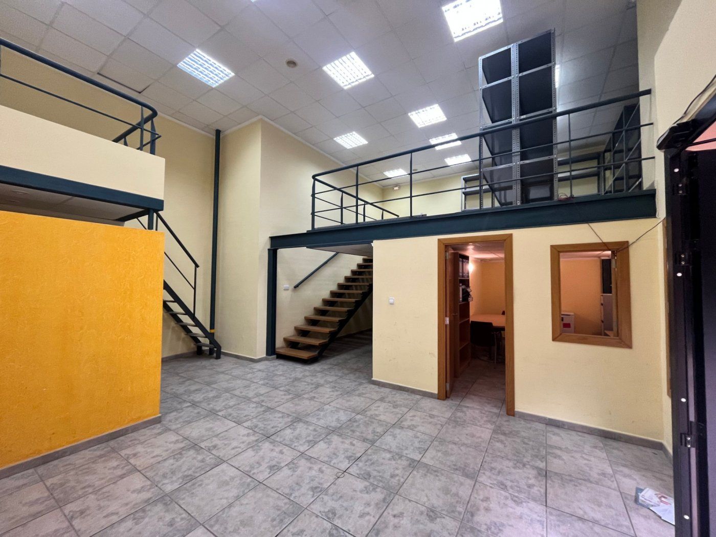 Premises for sale in  Valencia Capital  with Air Conditioner