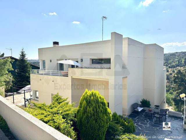 Casa-chalet en Venta en Calle MIRARROYO en El Monte