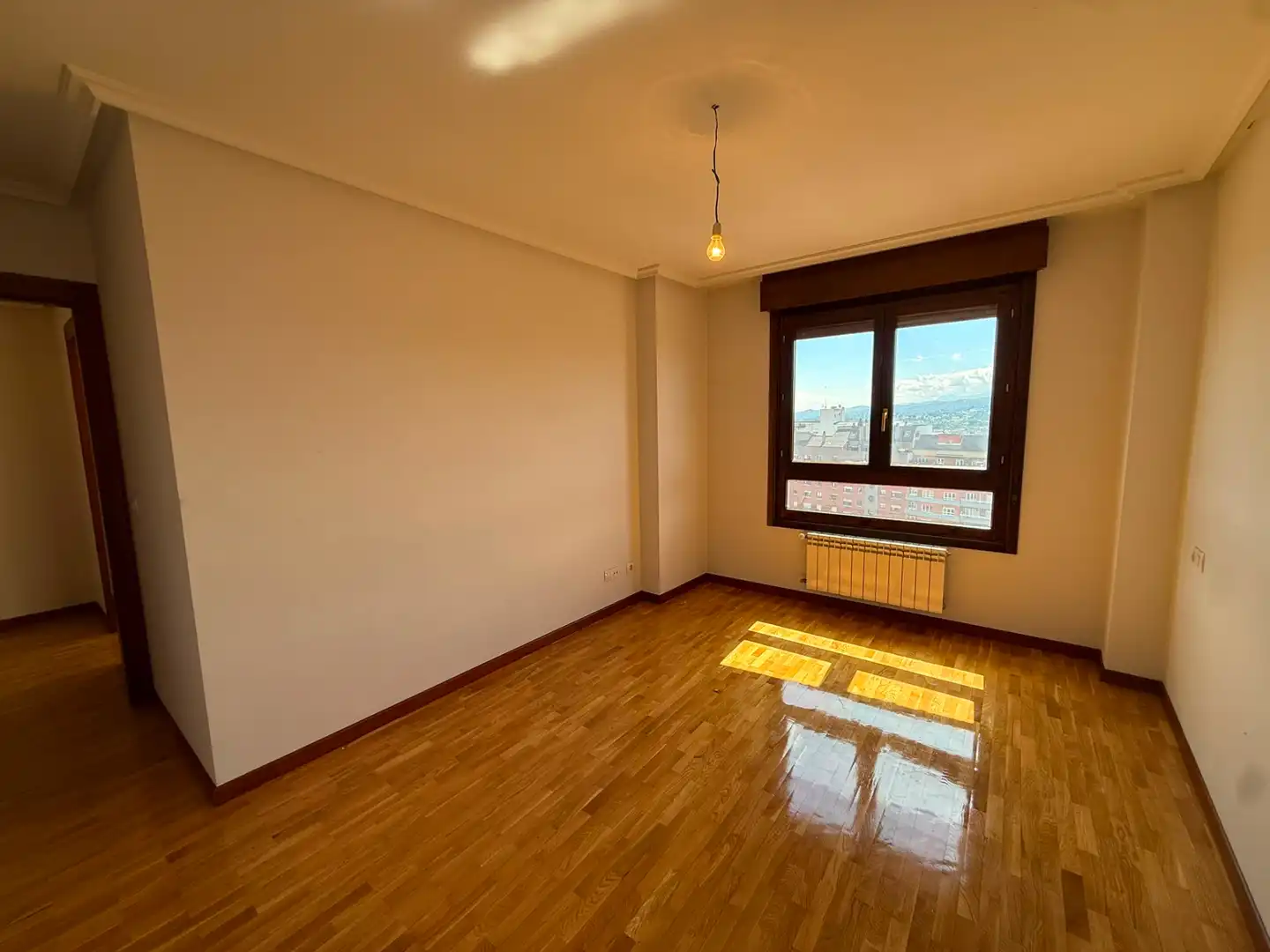 Habitación de Piso en venta en Oviedo  con Calefacción y Trastero