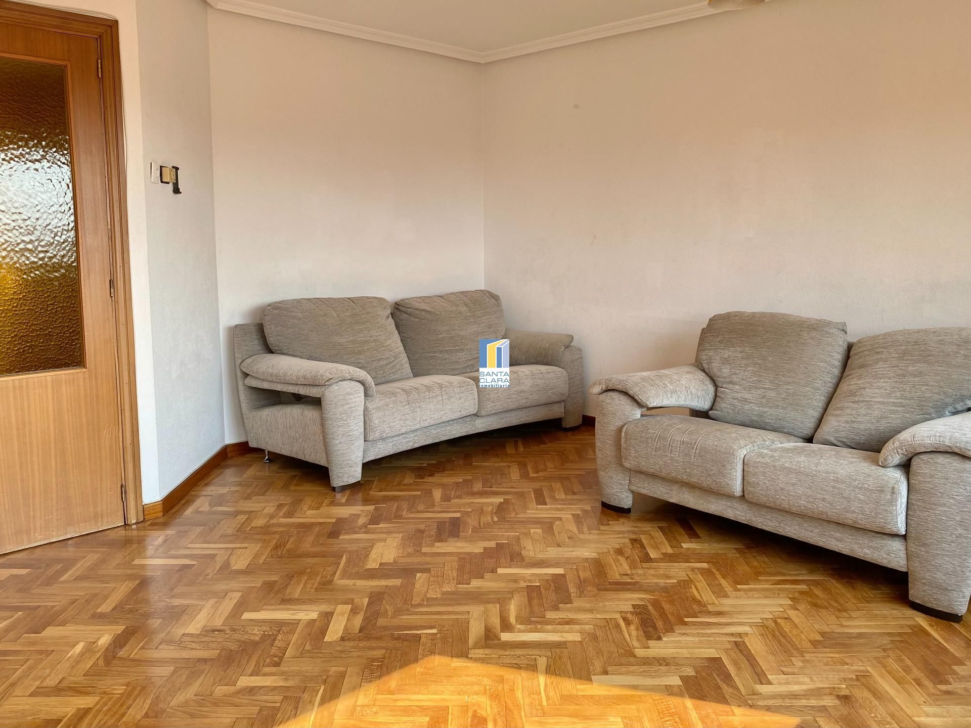 Sala d'estar de Pis en venda en Zamora Capital  amb Aire condicionat, Calefacció i Parquet
