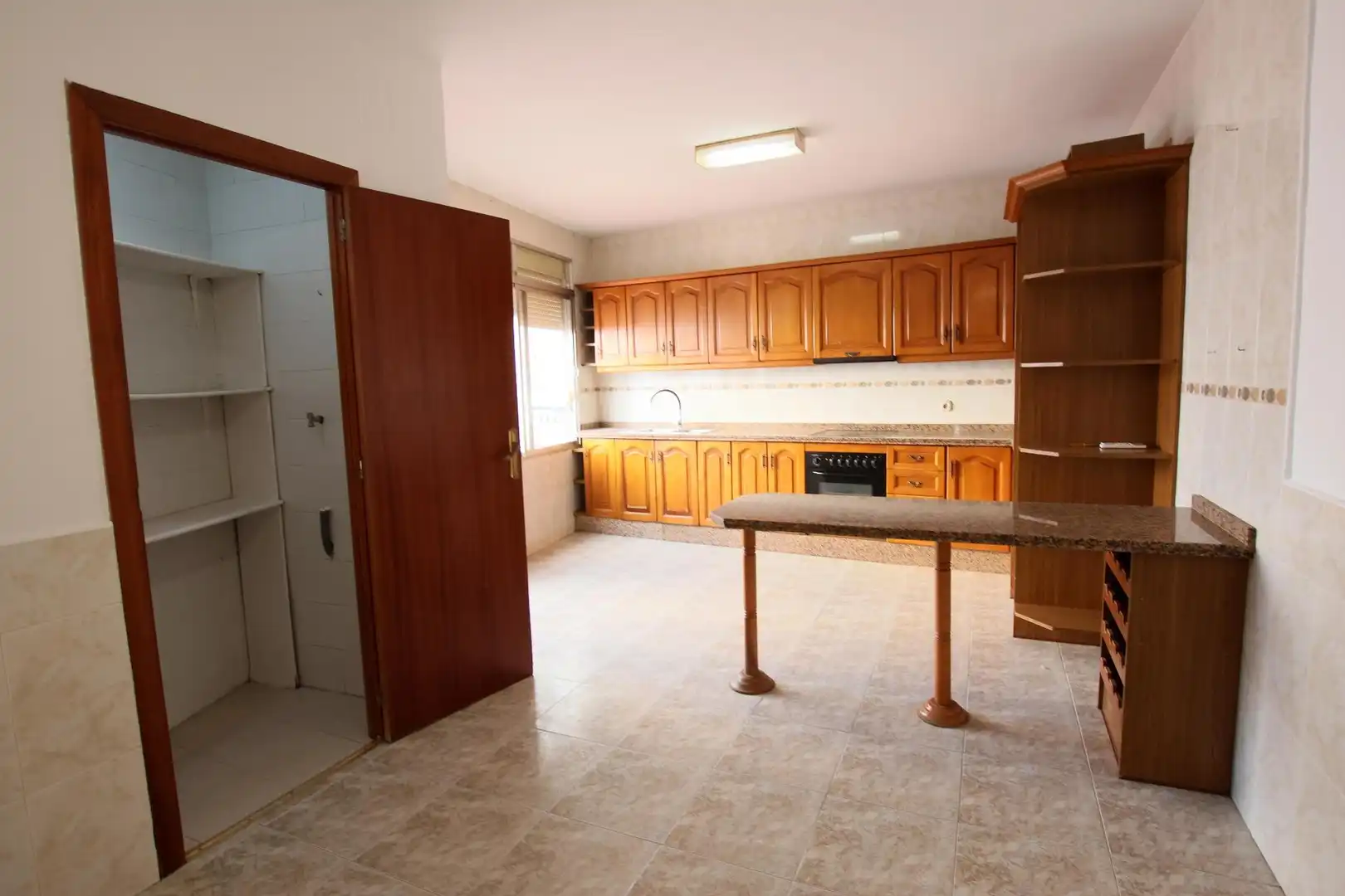 Cuina de Casa adosada en venda en Montijo amb Aire condicionat, Jardí privat i Traster