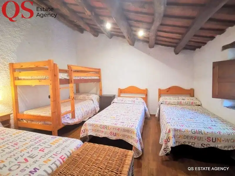 Habitación de Finca rústica en venta en La Cellera de Ter con Aire acondicionado, Calefacción y Jardín privado
