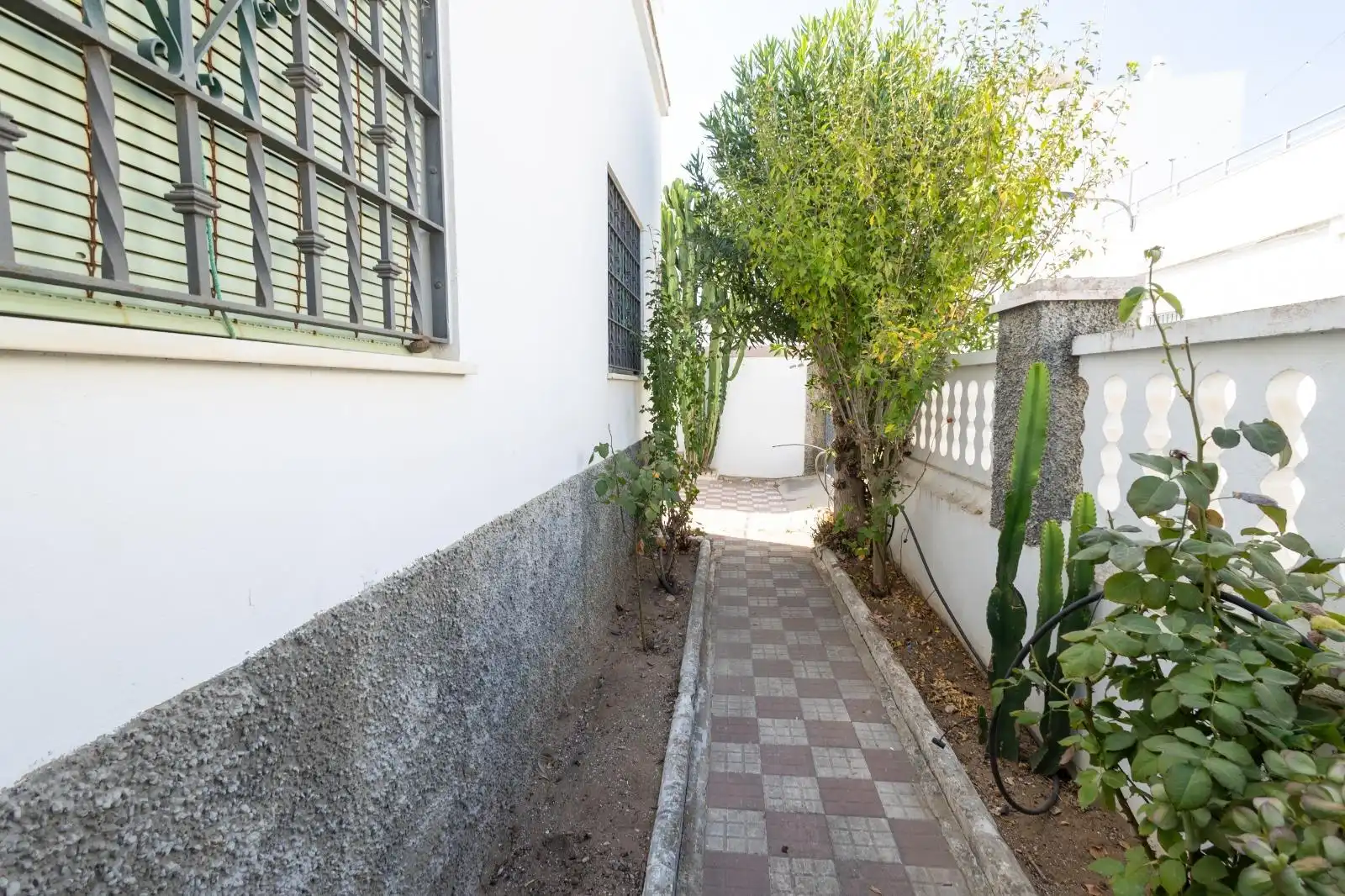 Vista exterior de Casa o xalet en venda en Chipiona amb Jardí privat, Terrassa i Traster