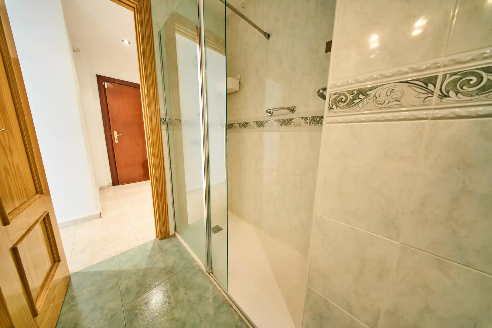 Bathroom of Flat for sale in Granada  with Air Conditioner and Balcony