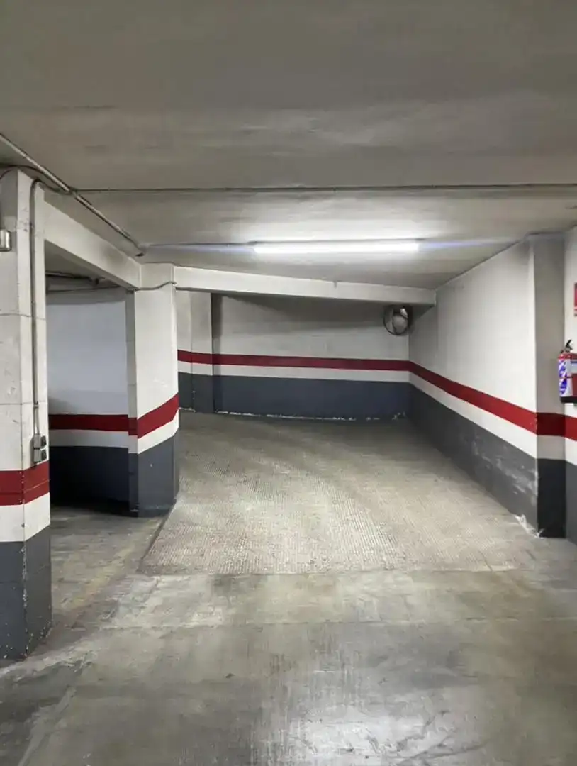 Parking of Garage for rent in Zona Alta