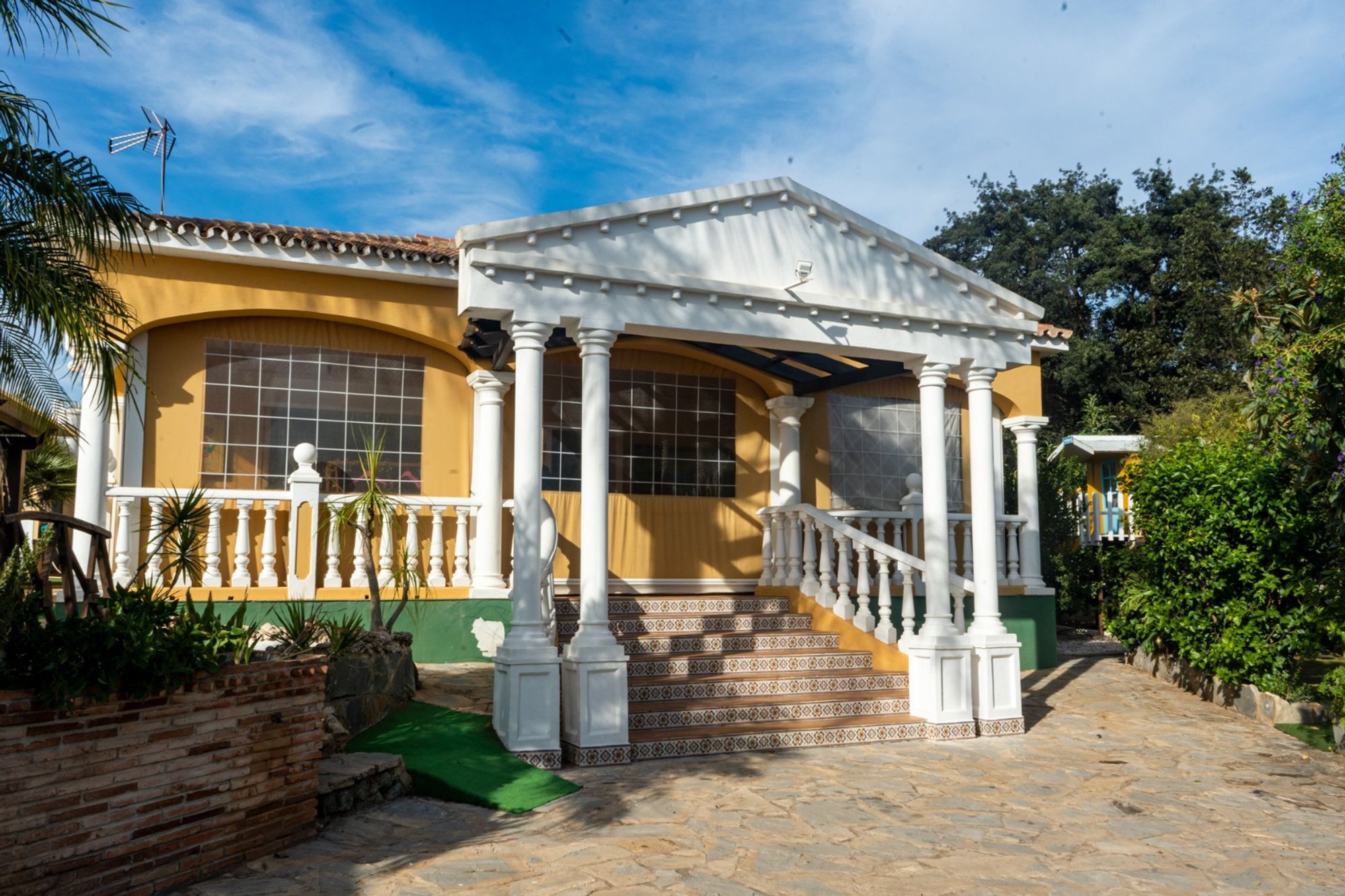 Vista exterior de Casa o xalet en venda en Marbella amb Terrassa