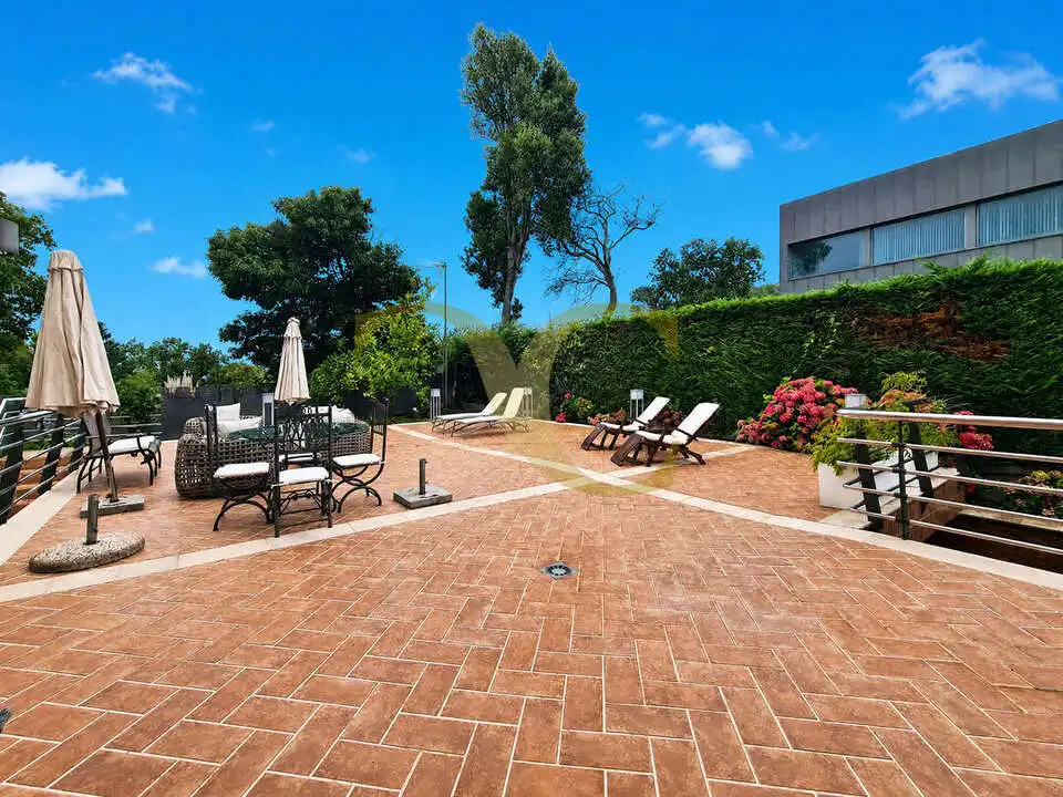 Terrassa de Casa o xalet en venda en Gijón  amb Calefacció, Jardí privat i Terrassa