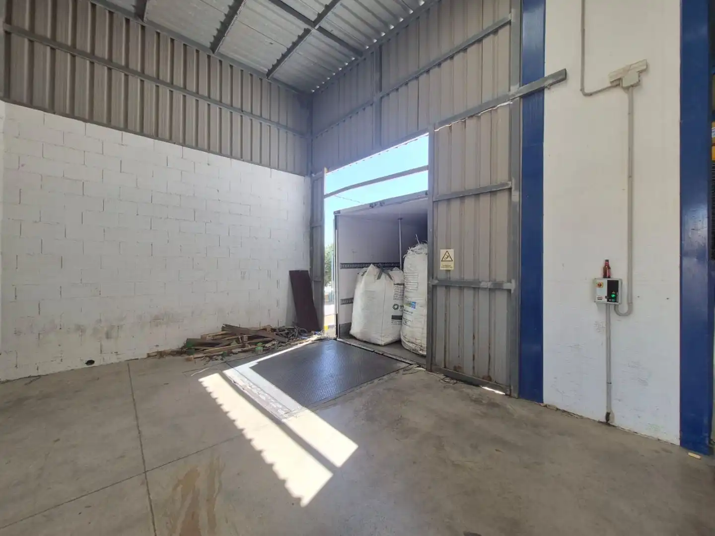 Commercial properties for rent in Paraje Cueva del Gato, 4, Balerma
