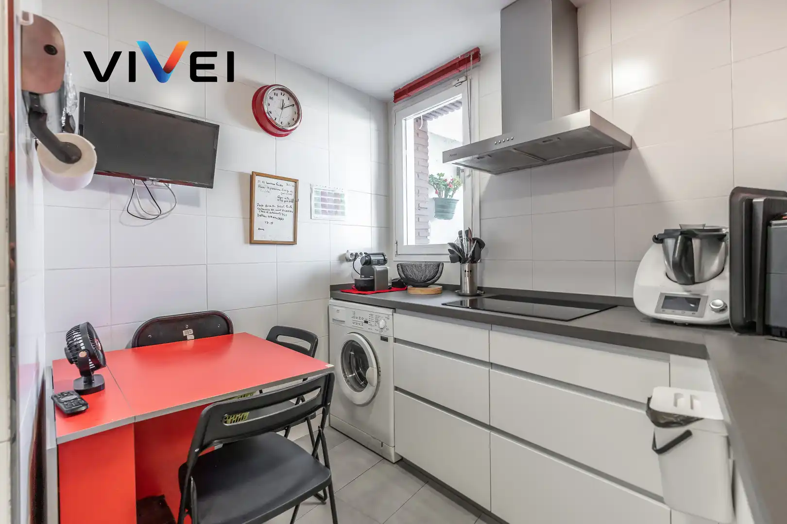 Küche von Dachboden zum Verkauf in Madrid mit Heizung, Terrasse und Balkon