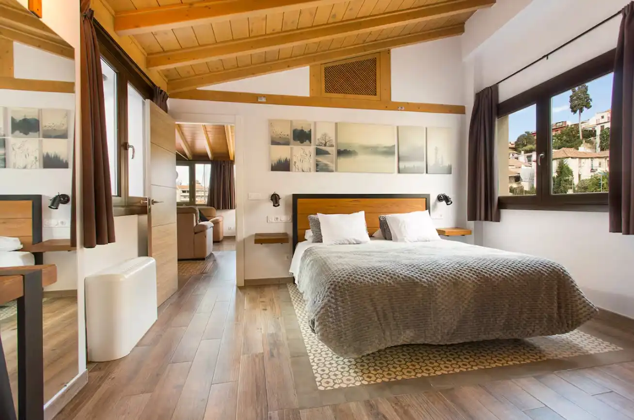 Schlafzimmer von Wohnungen zur Miete in Granada mit Klimaanlage, Heizung und Parkett
