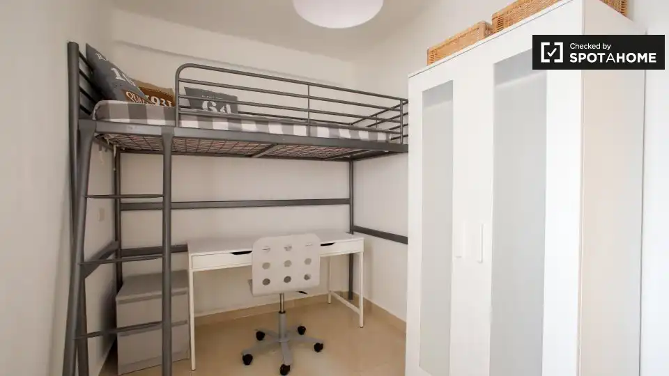 Room in Els Orriols