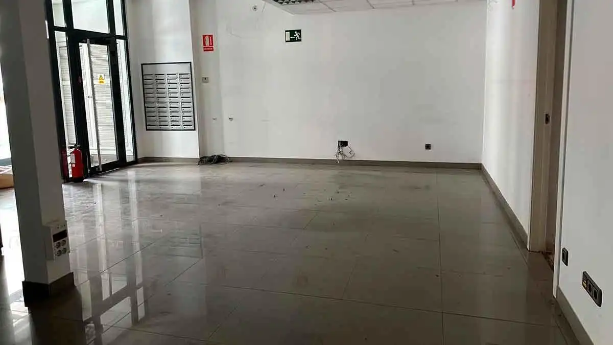 Local comercial en venda a Cistierna, imagen 8